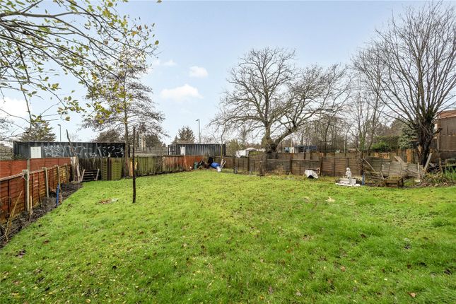 29, South Gardens, Wembley photo 4