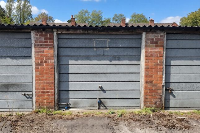 Studio parking on Garage 33, Hartshill Road, Tadley, £5,000