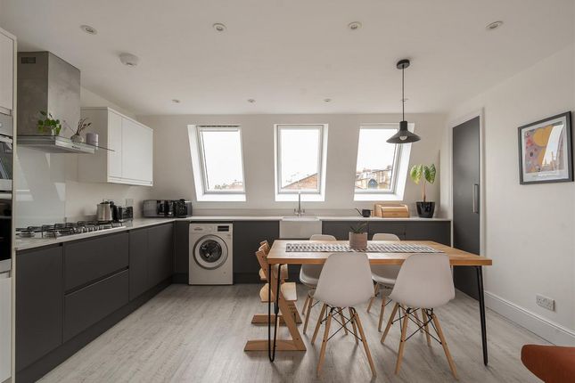 Flat Flat B, 39, Priory Park Road, London photo 4