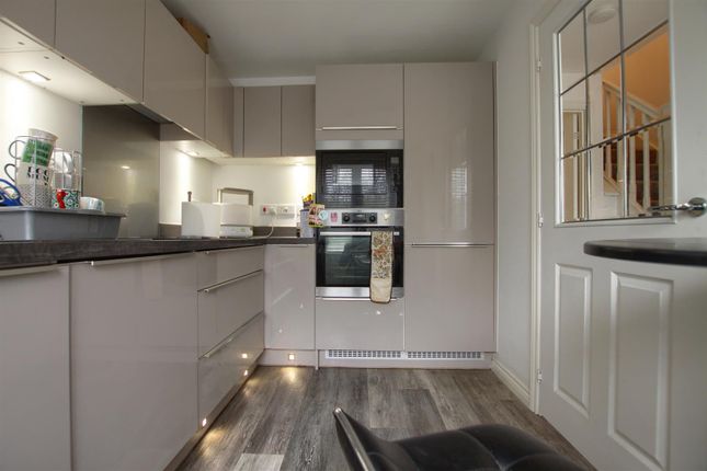 14, Highcliff Close, Middlesbrough photo 2