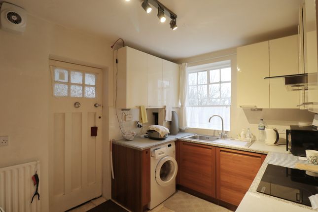 22 Thanet Court, Queens Drive, West Acton photo 3