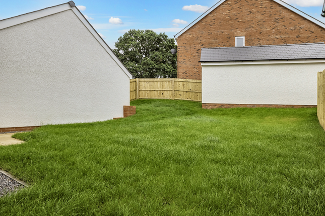 18, Briddle Close, Exeter photo 2