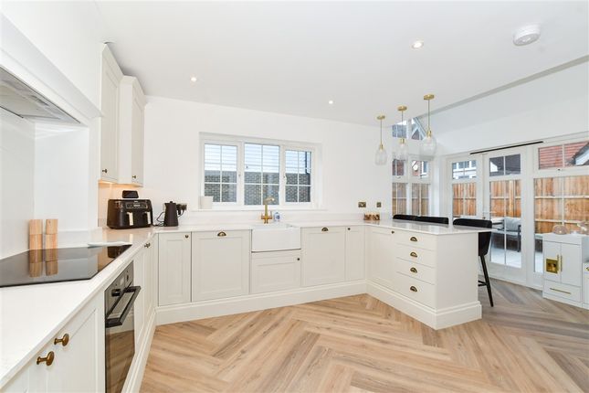 Queen Street Kings Hill, West Malling photo 4
