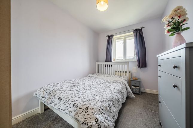 9 Heath Court, Stanley Close, London photo 4