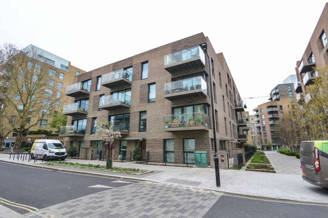 Flat to rent in Trafalger Place, Elephant And Castle, London