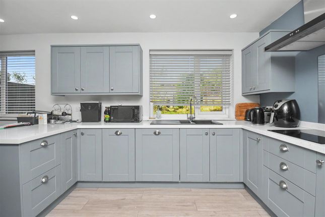 27, Woodnewton Way, Corby photo 4