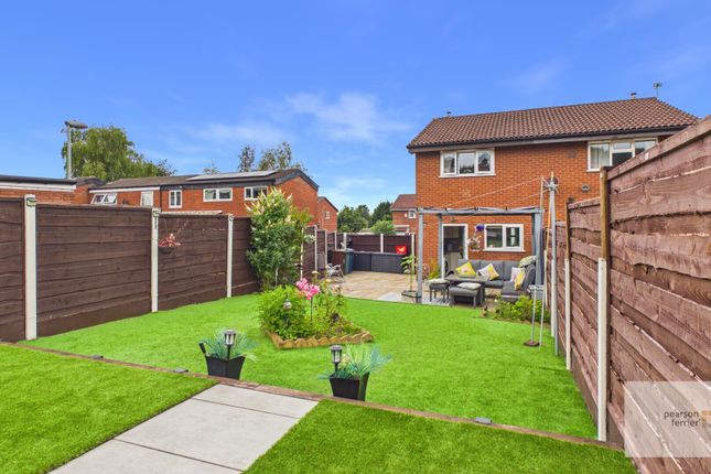 21, Wheatfield Close, Bury photo 2
