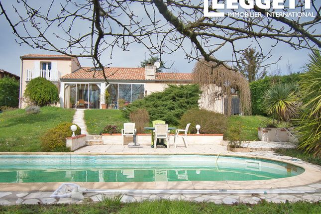 Thumbnail Villa for sale in Casseneuil, Lot-Et-Garonne, Nouvelle-Aquitaine