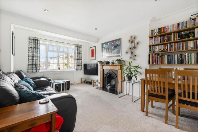 28, Kelvedon Close, Kingston Upon Thames photo 2