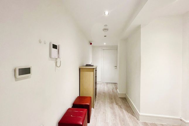 Flat 61, Premier House, Edgware photo 4