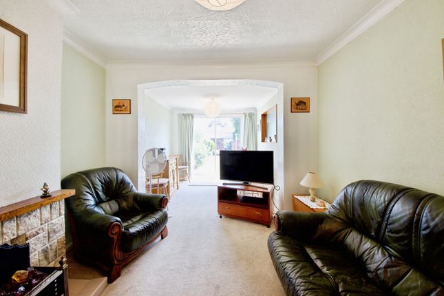 166, Benhurst Avenue, Hornchurch photo 4