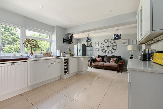 3, Peddlars Grove, Yateley photo 4