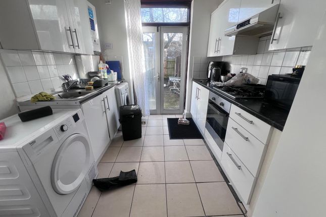 Thumbnail Terraced house to rent in Huxley Road, Leyton