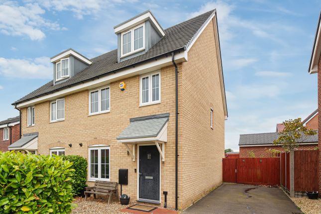 Town house for sale in Churchill Drive, Flitwick