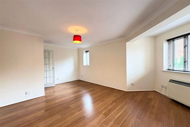 198, Ascot Court, Hampshire photo 4