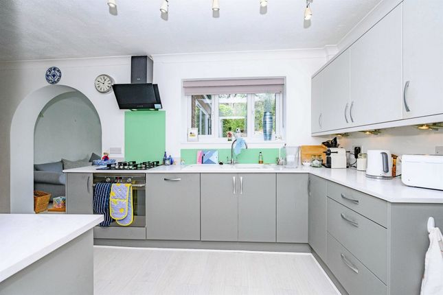 142, Beech Road, St. Albans photo 2