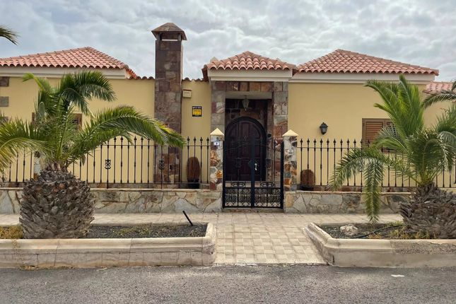 Villa for sale in Caleta De Fuste, 35610, Spain