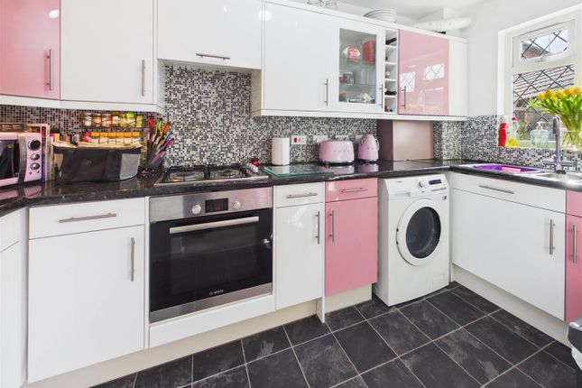 19, Telford Drive, Walton-On-Thames photo 3