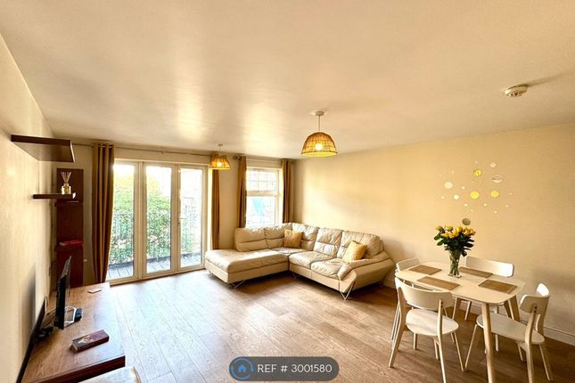 Flat, Mill Cross Court Windmill Road, Brentford photo 2