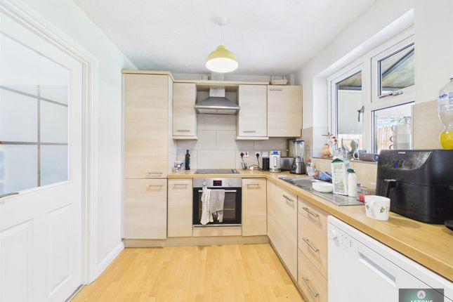 22, Verbania Way, East Grinstead photo 2