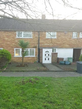 Thumbnail Terraced house to rent in Catsbrook Road, Luton