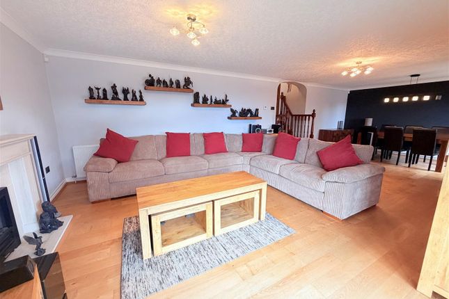 24, Ashes Lane, Stalybridge photo 3