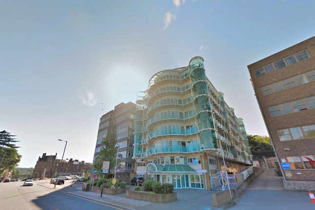 Flat for sale in Station Road, New Barnet