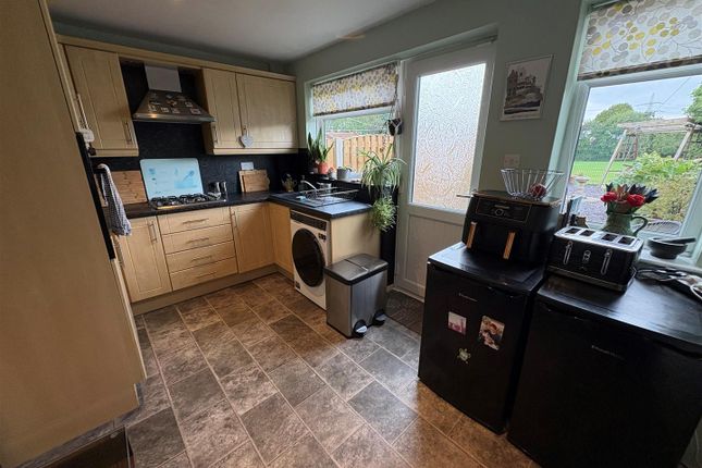 97, Oakway, Bradford photo 5