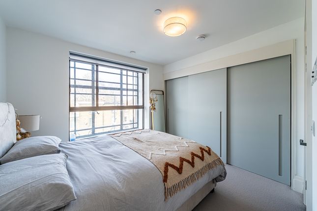 Flat 8, 5 Ivor House, Acre Lane, London photo 4