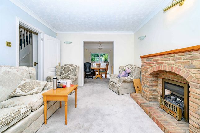 32, Launton Close, Luton photo 5