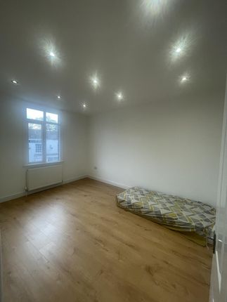 5A Keats Parade, Church Street, Edmonton photo 4