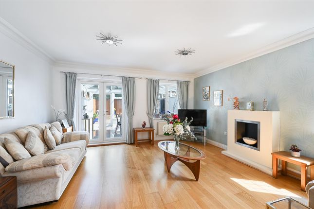 8, Birch Close, Banstead photo 4