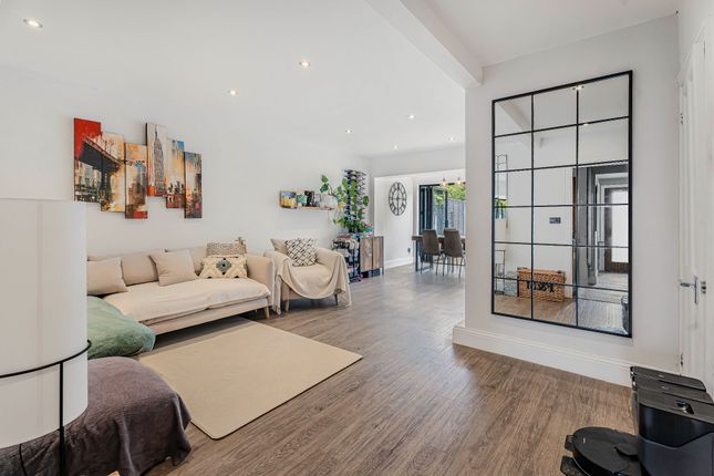 8 Meadow Close, Welham Green photo 4