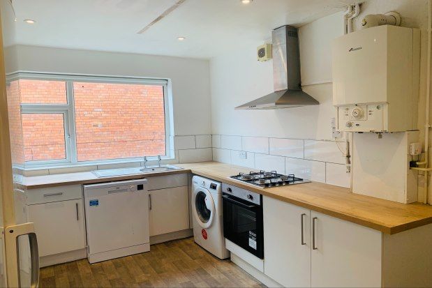 Terraced house to rent in West Parade, Lincoln