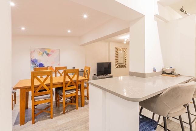 4 Beacon Way, Colchester photo 3