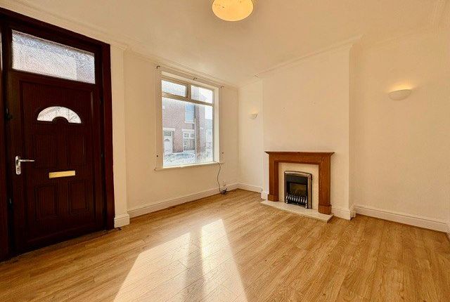 28, Victoria Grove, West Yorkshire photo 2