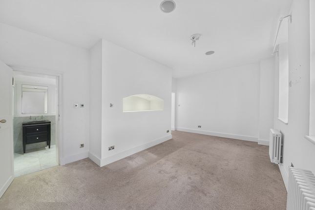 21 Roehampton House,, Vitali Close, Putney photo 4