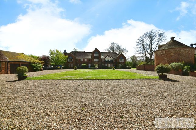 End terrace house for sale in Yew Lane, Reading