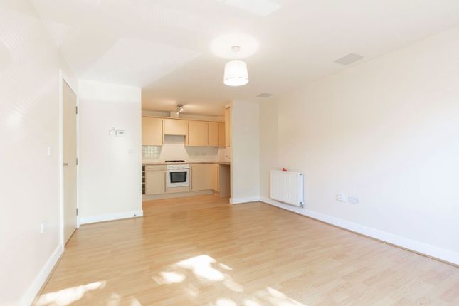 53 Providence Park, Princess Elizabeth Way, Cheltenham photo 4