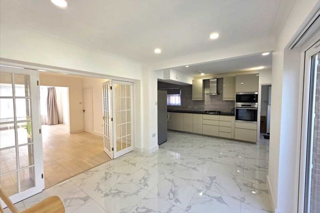 95, Francklyn Gardens, Edgware photo 4