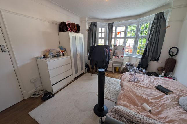 16, Fairfield Avenue, Edgware photo 5