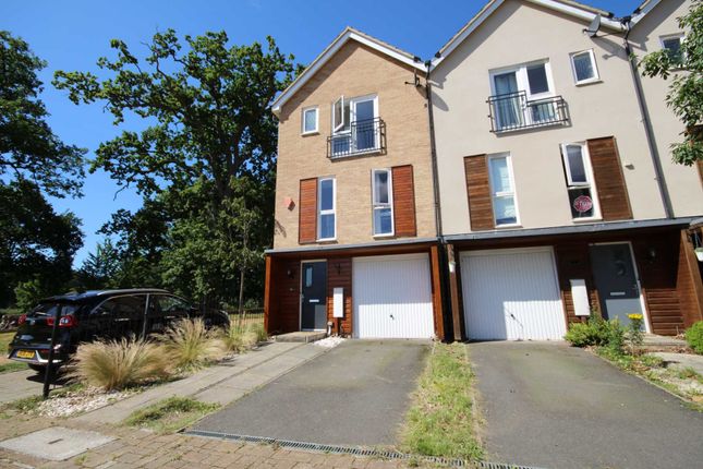 Thumbnail Town house to rent in Tempest Mews, Bracknell