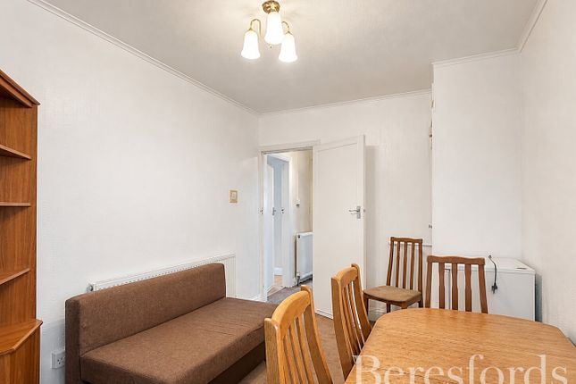 Eyhurst Avenue, Hornchurch photo 4