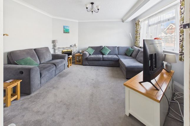 18, Ferndale Road, Ashford photo 4