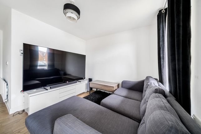 Flat 9, 28, Crusade Way, Rochester photo 3