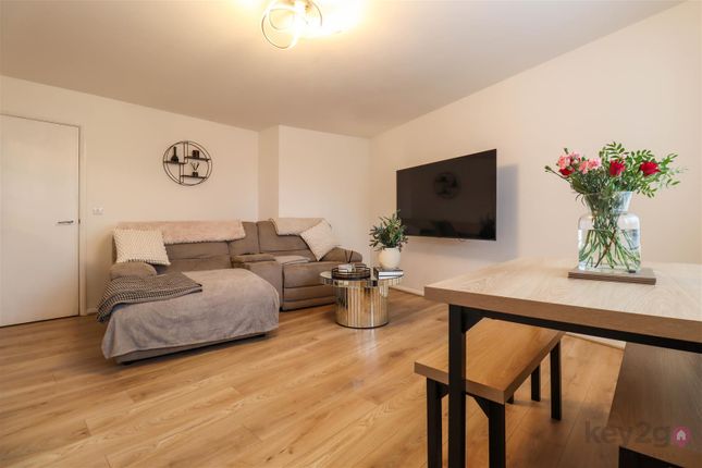 39, Kyle Close, Sheffield photo 2