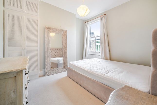 Flat B, 198, Cavendish Road, London photo 4