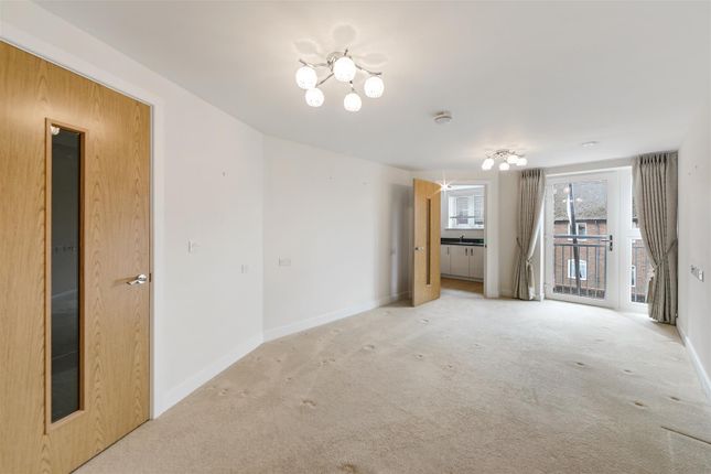 Flat for sale in The Moors, Thatcham