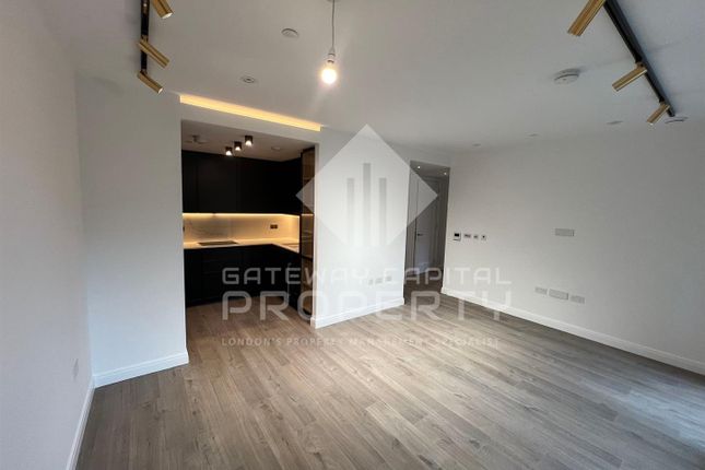 Thumbnail Flat to rent in Siena House, 250 City Road, London