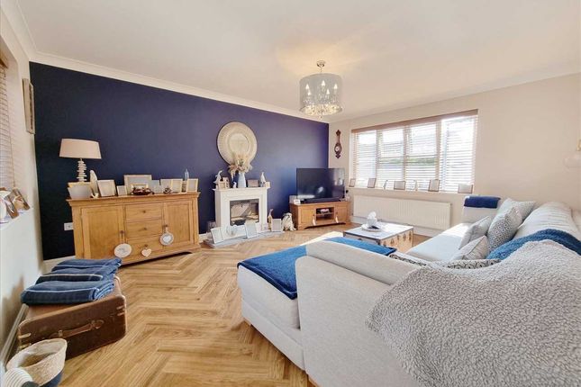 18, Larch Close, Ruskington photo 2